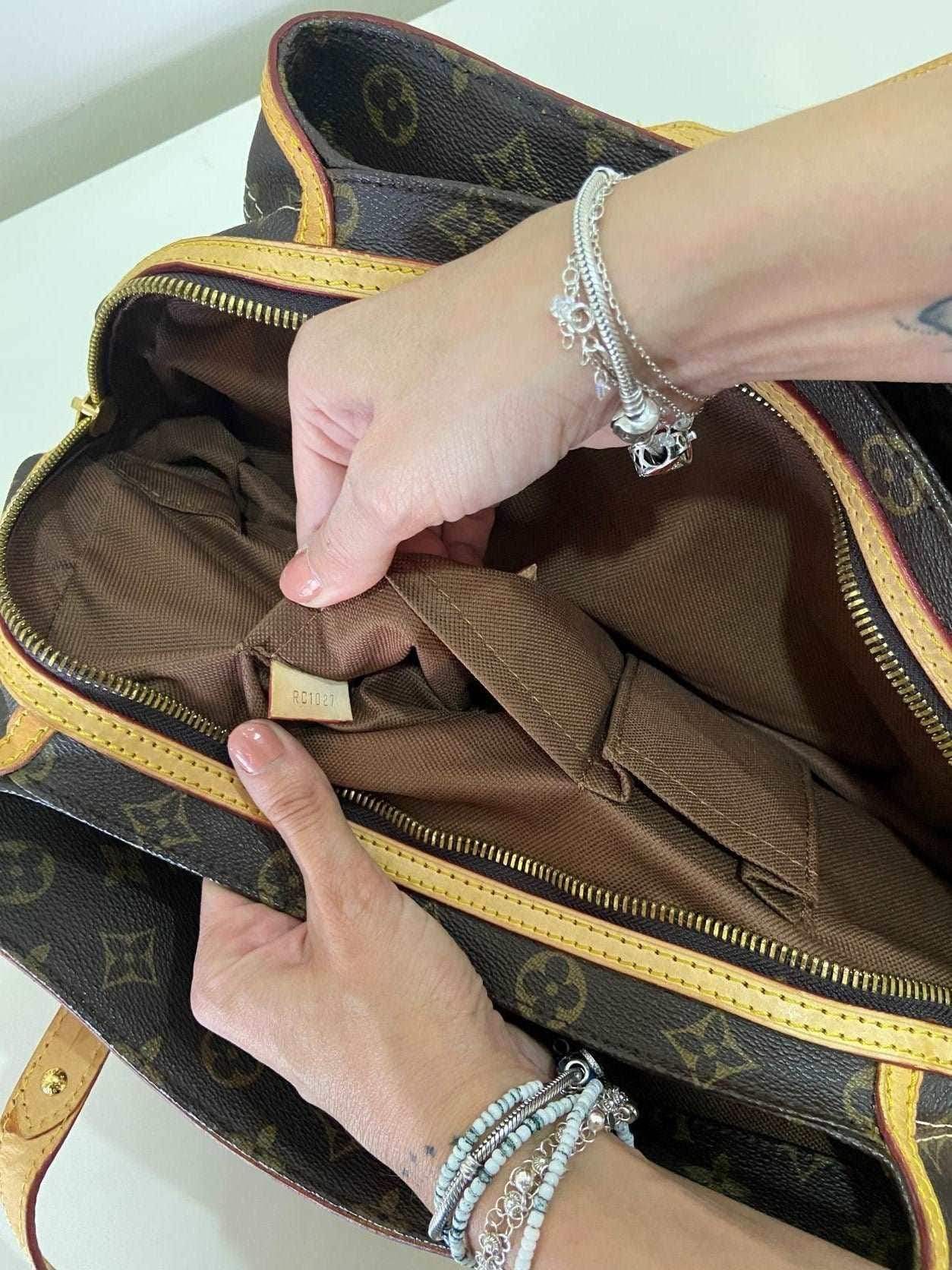 Louis Vuitton Limited Edition Monogram Canvas Riveting Vintage Bag - Tracesilver