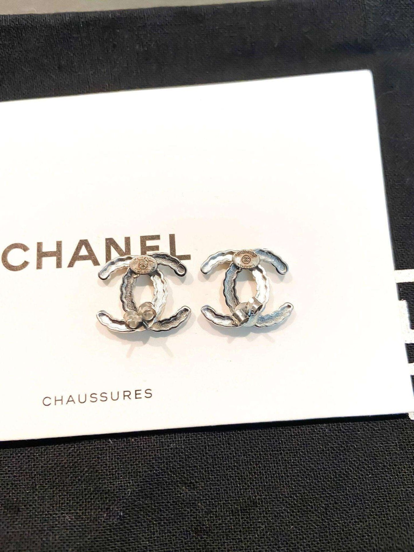 Vintage Chanel Set 925 sterling silver earrings with logo design on card