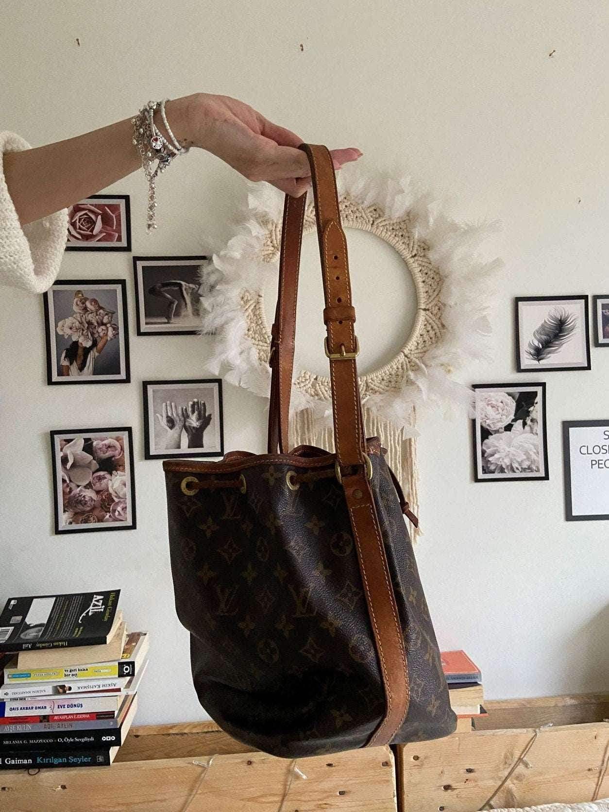 Authentic Louis Vuitton Noe Monogram shoulder bag with brown leather straps and vintage wear