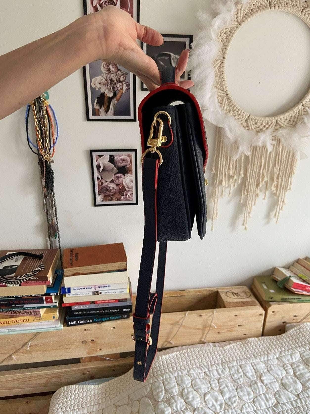 Louis Vuitton Empreinte Pochette Metis in Marine Rouge Crossbody Handbag LVV - Tracesilver