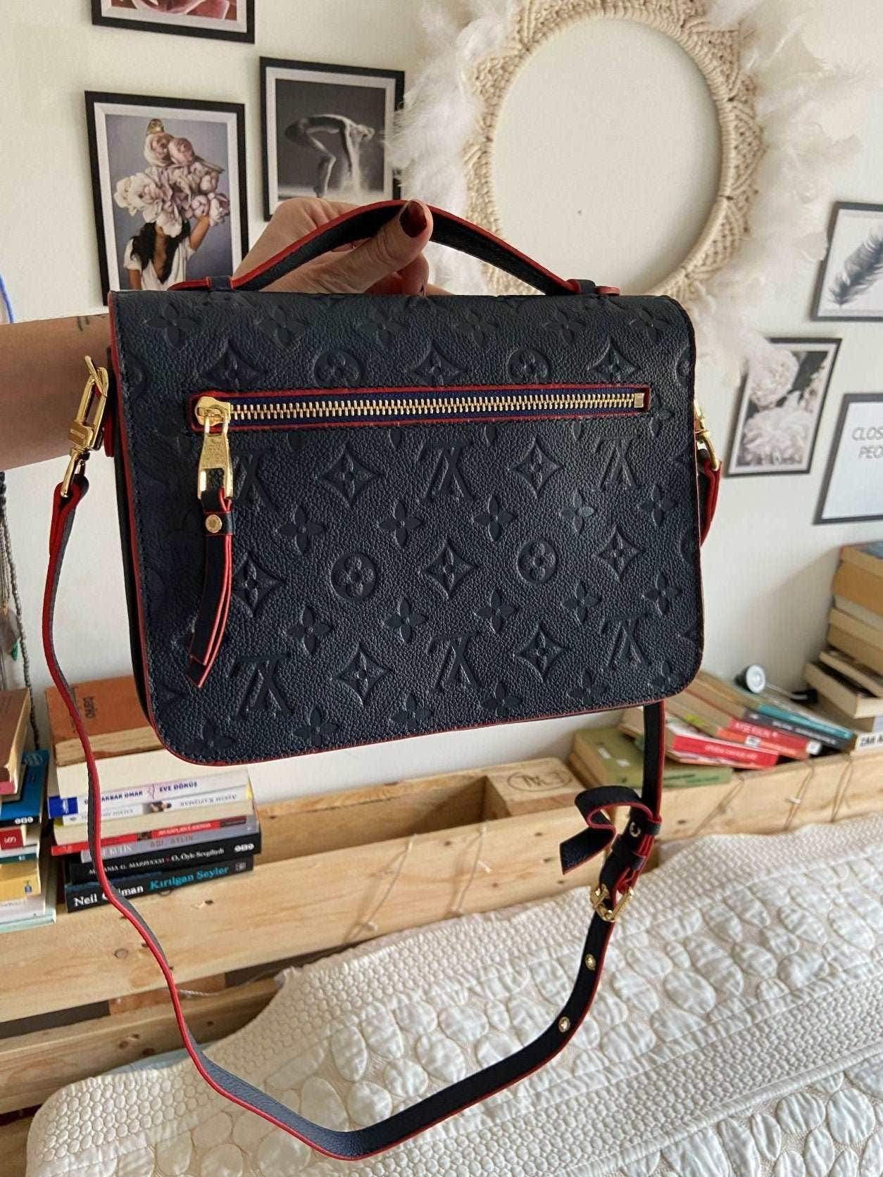 Louis Vuitton Empreinte Pochette Metis in Marine Rouge Crossbody Handbag LVV - Tracesilver