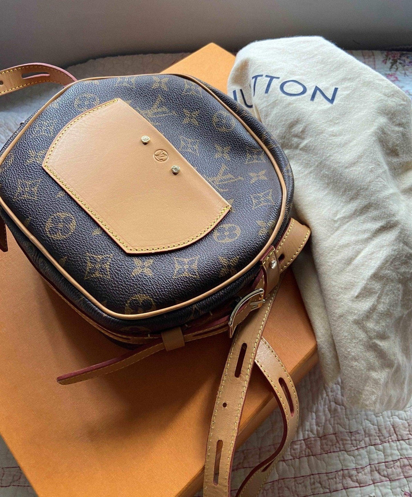 Louis Vuitton BOITE CHAPEAU SOUPLE Mm Handbag LVV - Tracesilver