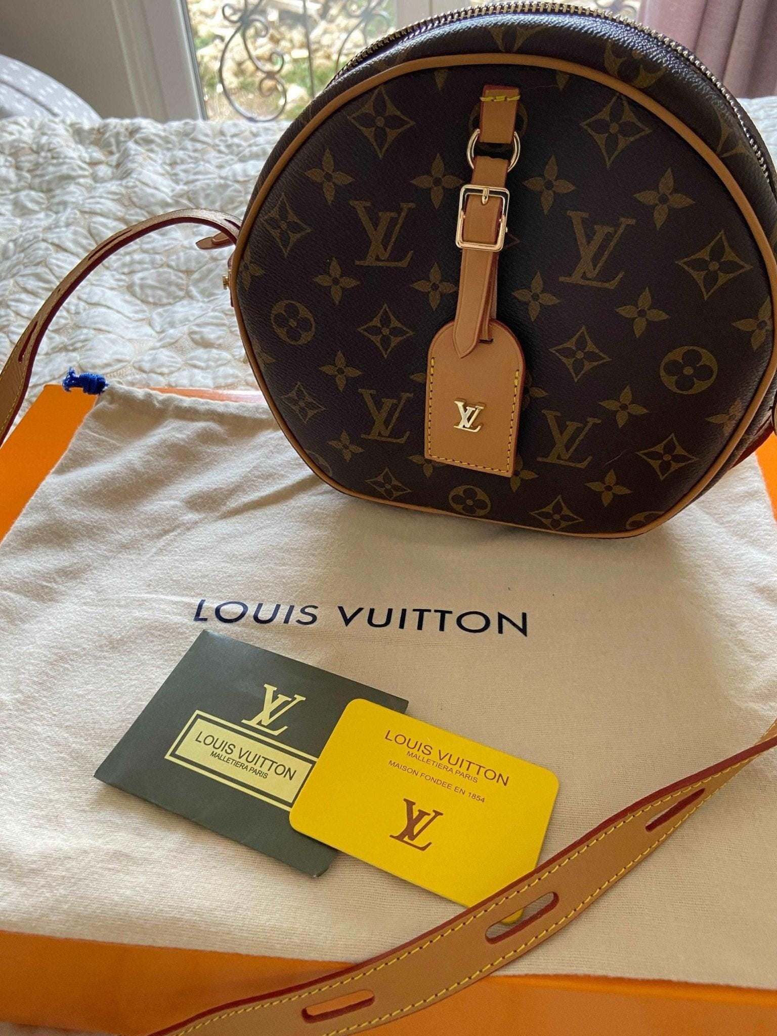 Louis Vuitton BOITE CHAPEAU SOUPLE Mm Handbag LVV - Tracesilver