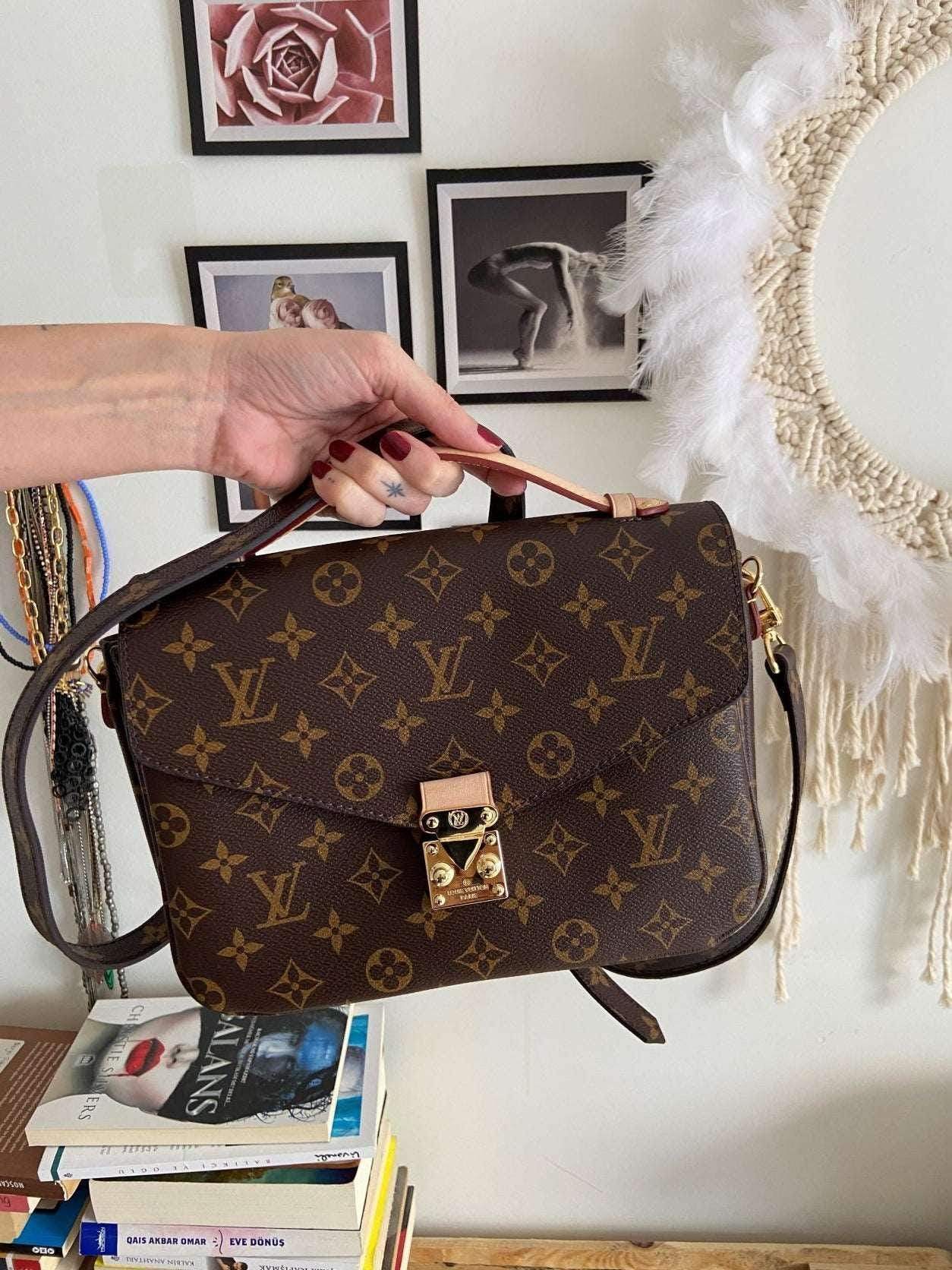 Louis Vuitton Monogram POCHETTE METIS Handbag For Women LVV - Tracesilver