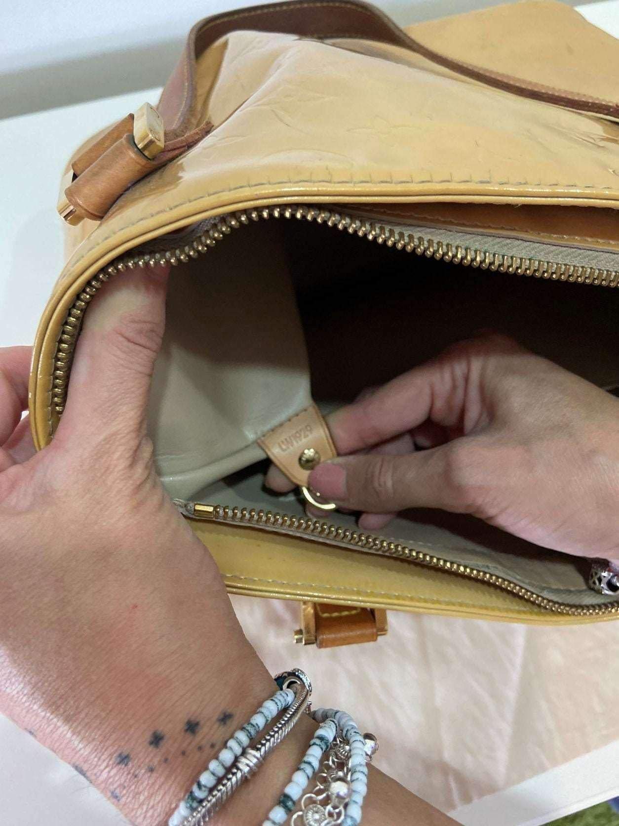 Louis Vuitton Vernis Houston yellow handbag with zipper and beige interior in good condition