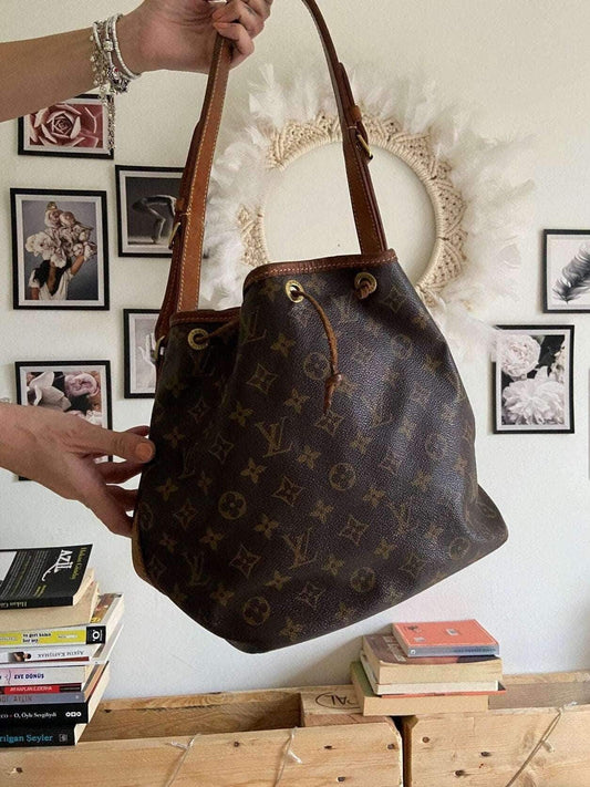 Authentic Louis Vuitton Noe bag with monogram canvas and brown leather straps, vintage shoulder bag in good condition