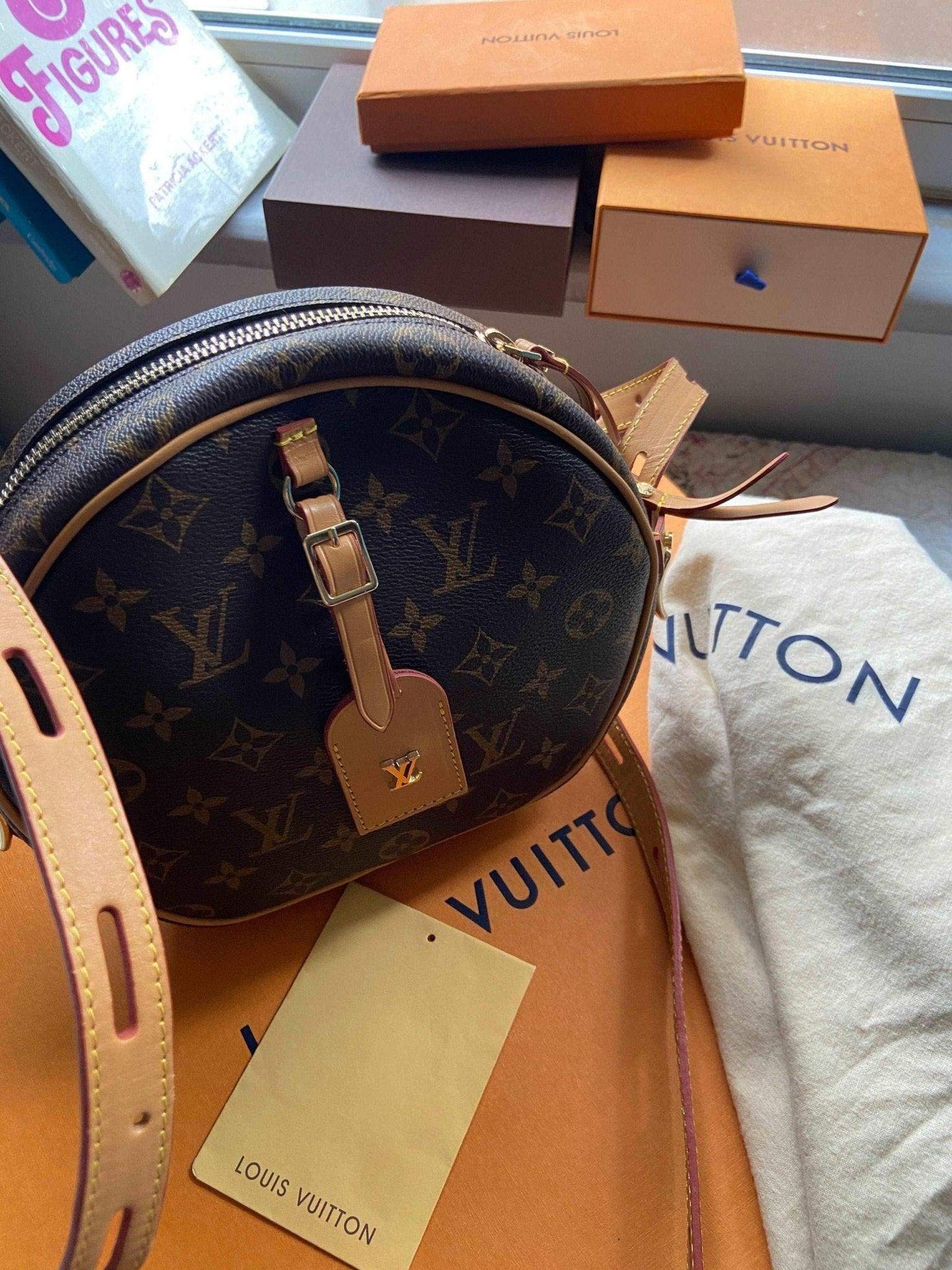 Louis Vuitton BOITE CHAPEAU SOUPLE Mm Handbag LVV - Tracesilver